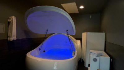 Infrared heating panel in a float studio
